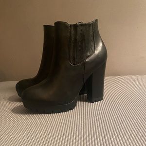 Bamboo Gabby Platform Boot 8.5